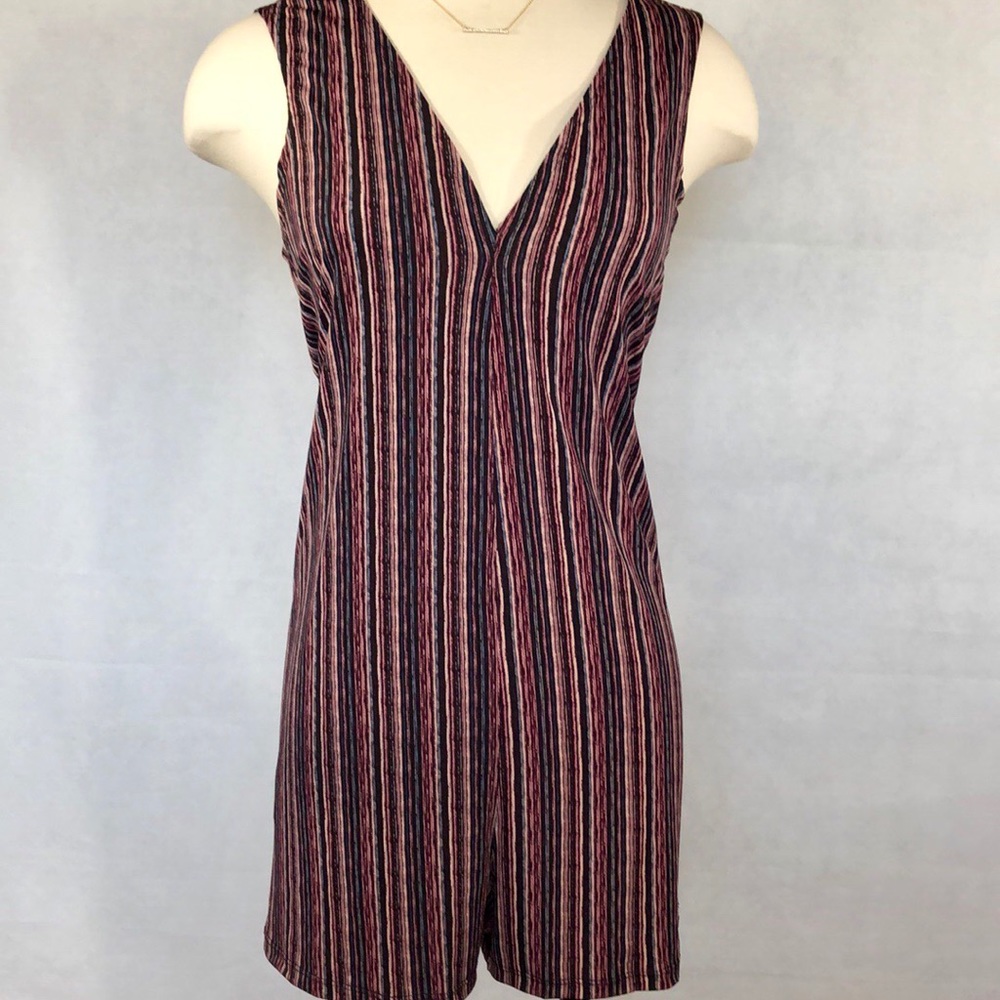 🆕BCBG SALE🎉Beautiful striped Romper💥 - Picture 4 of 8